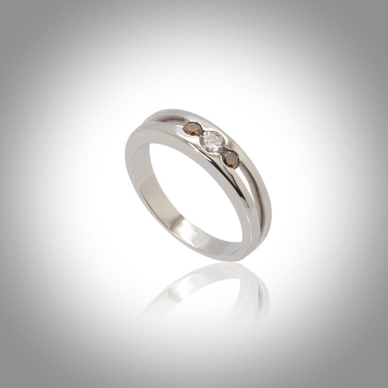 Bague - Or blanc - 18 carats - Trilogie - Diamants blanc - Diamants brun